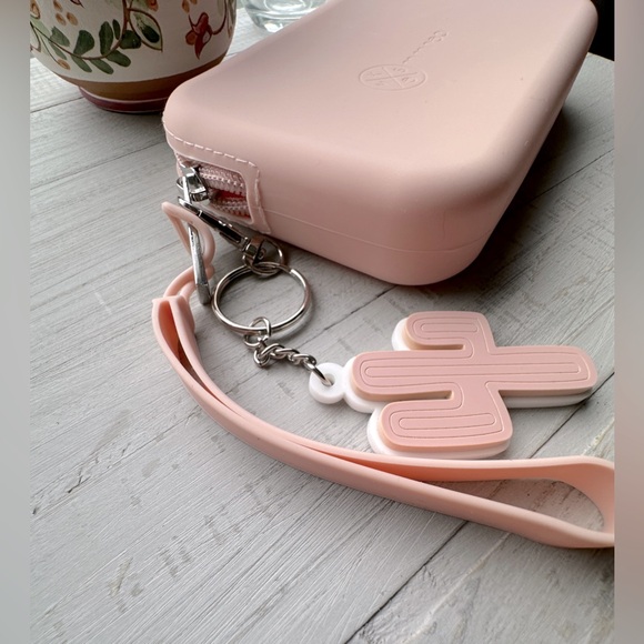 MKS Miminoo Pink Silicone Phone Case w/Cactus Keychain - Picture 1 of 7